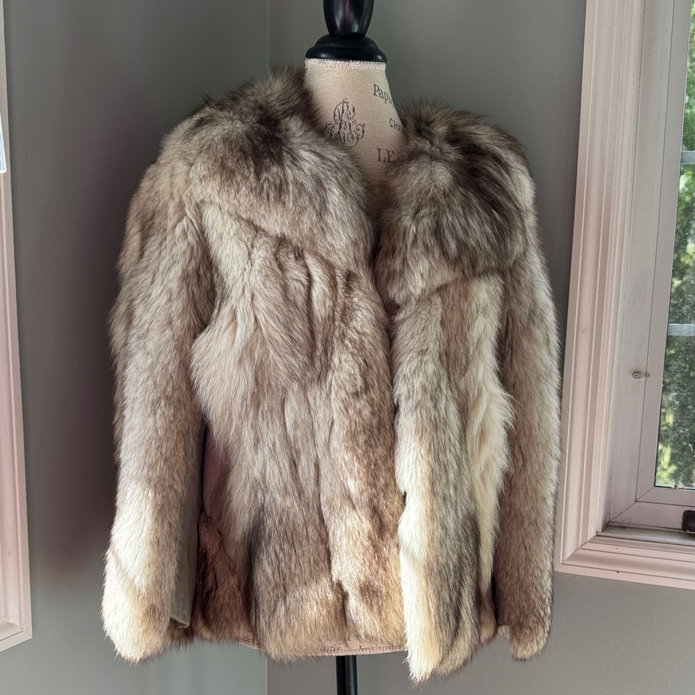 Vintage Silver Fox Fur Coat: Furs by Ružička-Villa Park, IL-Leather & Pockets!